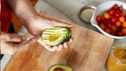 5 Health Benefits of Avocado for Those with Health Conditions